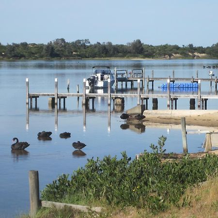 Lakes Entrance Waterfront Cottages With King Beds Extérieur photo
