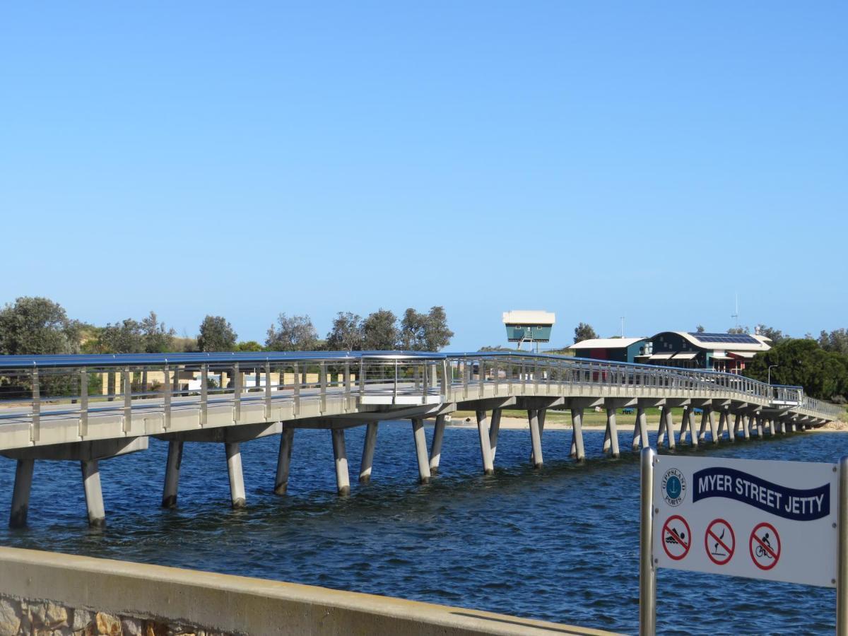 Lakes Entrance Waterfront Cottages With King Beds Extérieur photo
