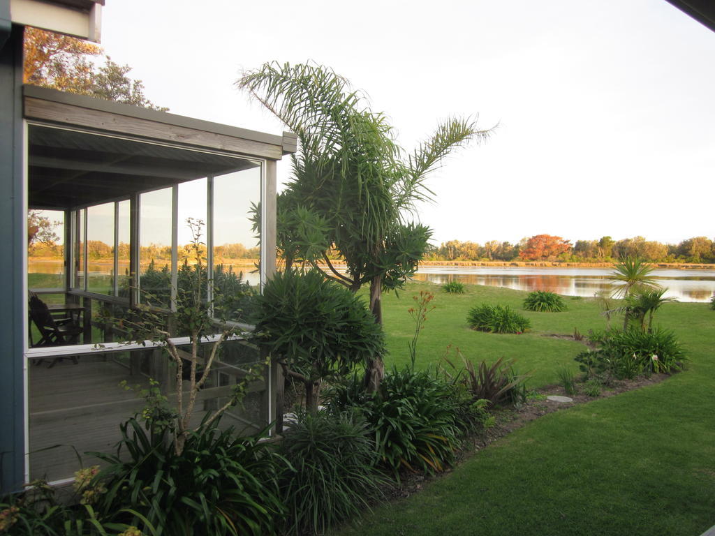 Lakes Entrance Waterfront Cottages With King Beds Extérieur photo